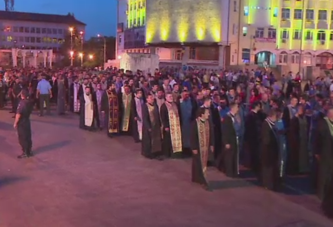 Procesiuni cu mii de oameni, in mai multe orase, de Sfintii Constantin si Elena. 1,8 milioane de romani si-au serbat numele