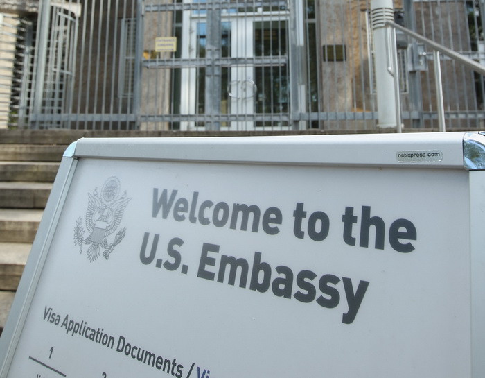 Ambasada SUA la Bucuresti: mai multi romani nu mai au voie sa-si ia viza dupa ce au fost condamnati pentru coruptie
