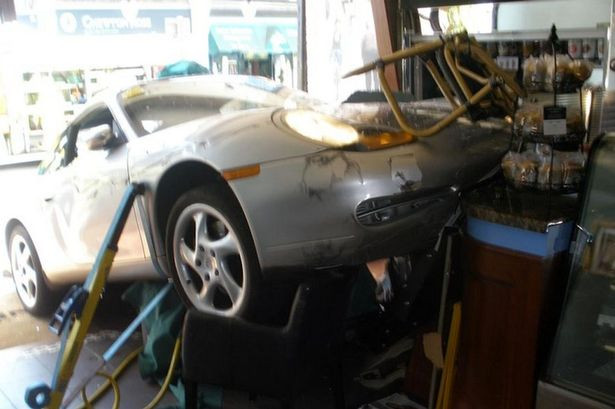 Dezastrul pe care l-a facut o femeie dupa ce s-a urcat la volanul lui Porsche: "Nu ne venea sa credem". FOTO