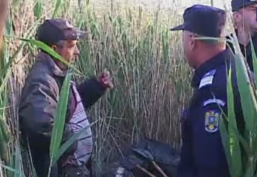 Scene ca in filme la o panda impotriva braconierilor, pe raul Siret: " Nu furam, nu spargem case, stam cuminti"