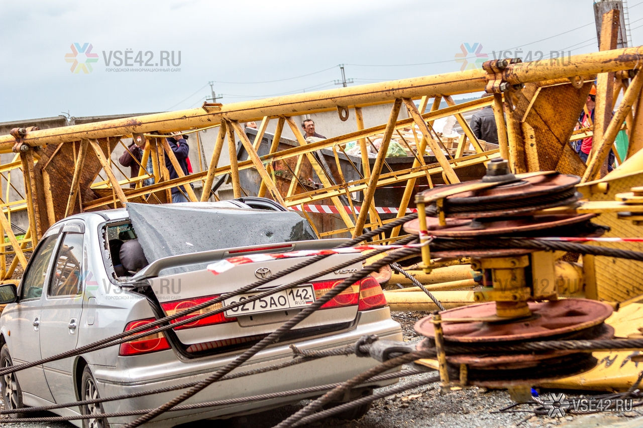 O macara s-a prabusit peste blocul pe care abia il construise. Pe aceeasi strada a avut loc un accident identic acum 4 luni