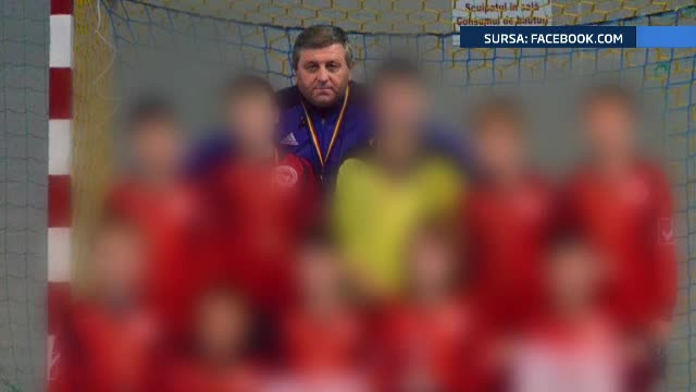 Antrenor de fotbal din Bistrita, arestat pentru pedofilie. Barbatul a mai fost anchetat, dupa ce ar fi abuzat sexual 10 copii