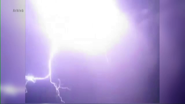 Barbatul din Arad care a murit lovit de fulger avea un mobil in buzunar. Localnicii cred ca aparatul i-ar fi grabit sfarsitul