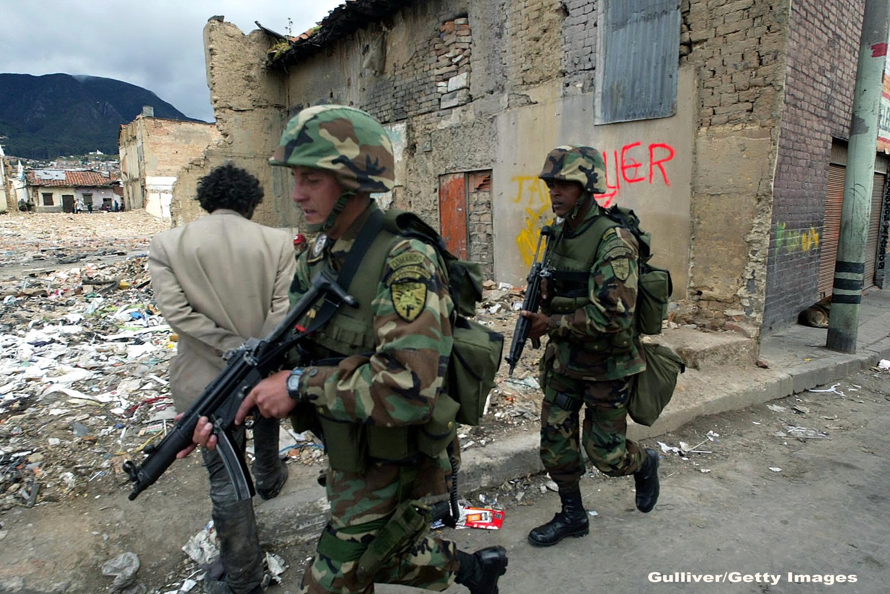 Armata Columbiei a declansat unul dintre cele mai mortale atacuri asupra traficantilor de droguri din FARC. 18 rebeli, ucisi
