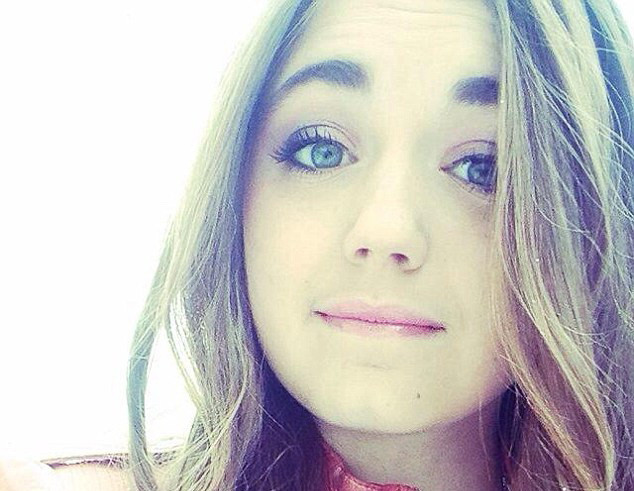 O eleva a fost suspendata in ultima zi de liceu din cauza rochiei sale. Tinuta care i-a suparat pe profesorii ei. FOTO