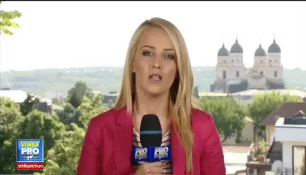 Vrea sa-si dea copiii la orfelinat de teama ca fratele ei ii va ucide. Se uita la desene, l-a luat si l-a izbit de perete