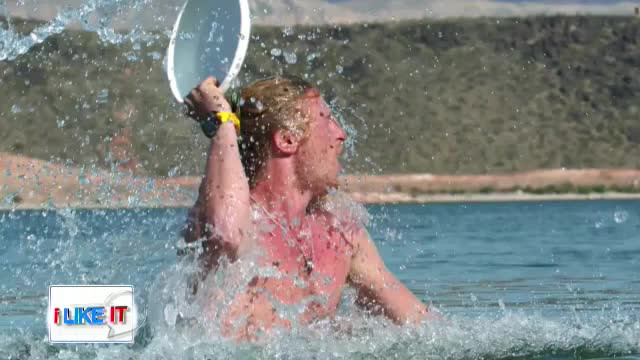 iLikeIT. Viralul saptamanii. Un american a dovedit ca aruncatul frisbee-ului este un sport ... extrem!