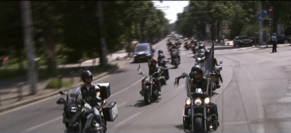 2500 de motociclisti au defilat prin centrul Capitalei. "Una e sa te urci pe motor ca sa agati, alta e un stil de viata"