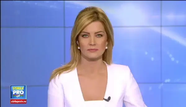 Misiune de salvare complicata in SUA. Un barbat gol pusca a ramas blocat in varful unui pod mobil, complet deschis