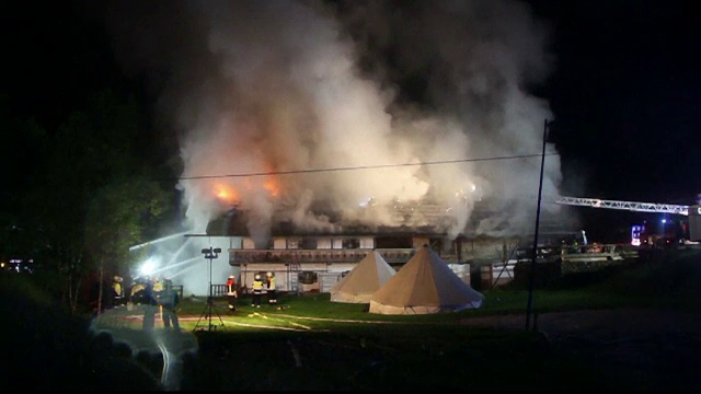 Un incendiu devastator a mistuit un hotel din Germania. Sase persoane sunt disparute, alte zeci sunt grav ranite