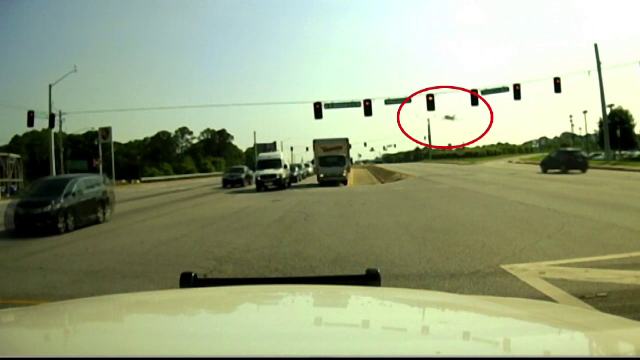 Ultimele secunde inainte de prabusirea unui avion intr-un oras din SUA, surprinse de o camera. Nu exista supravietuitori