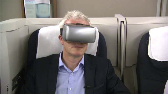 Ochelarii inteligenti care te scapa de raul de avion si de problemele cu fusul orar. Cum functioneaza dispozitivul inovator