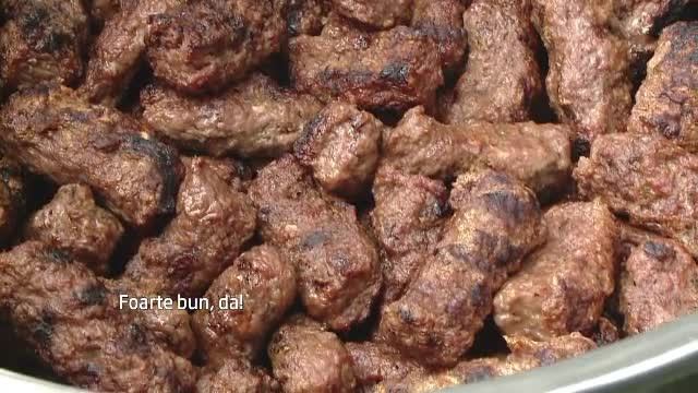 Militarii americani prezenti in Brasov au lasat armele jos, in weekend. "Simbolul pacii" au fost celebrii mici cu mustar