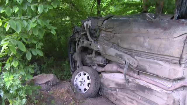 Accident demn de o cascadorie in Moreni. O masina in care se aflau 5 tineri a ajuns intr-un copac