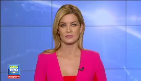 Telefonul cu palnie sau camera de filmat cu arc. Un barbat din Arad are o camera plina cu SUTE de telefoane si radiouri vechi