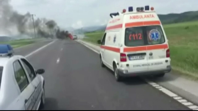 O soferita a simtit miros de ars in timp ce conducea spre munte. Ce s-a intamplat imediat dupa ce a coborat din masina