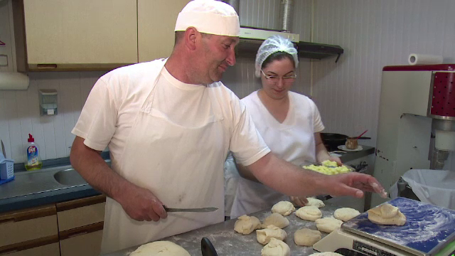 Cum au reusit 2 familii sa puna pe picioare afaceri profitabile vanzand placinte. Au sute de comenzi si reputatie impecabila