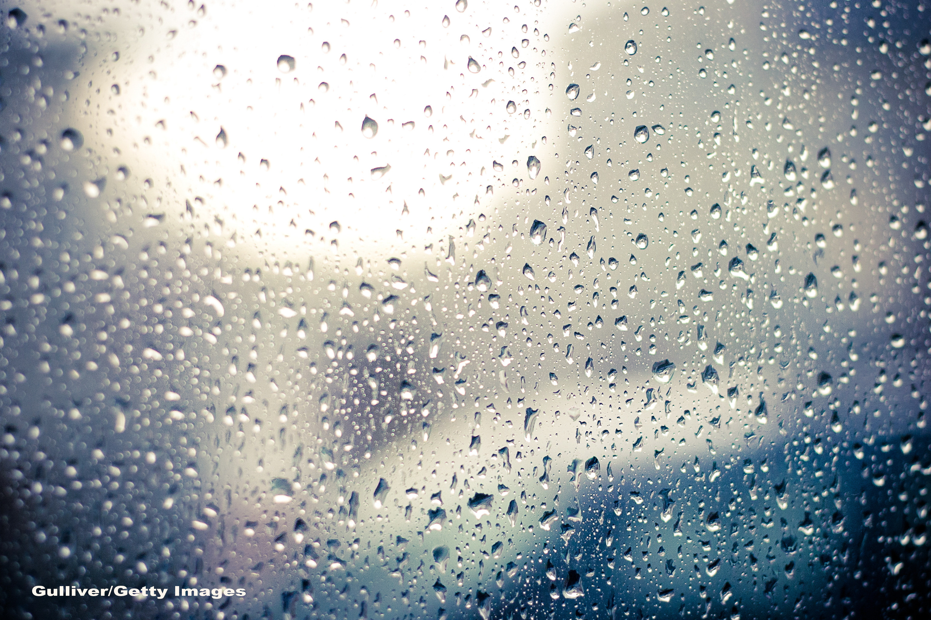 Codul PORTOCALIU de ploi torentiale, restrans la patru judete. Prognoza pentru sfarsitul de saptamana