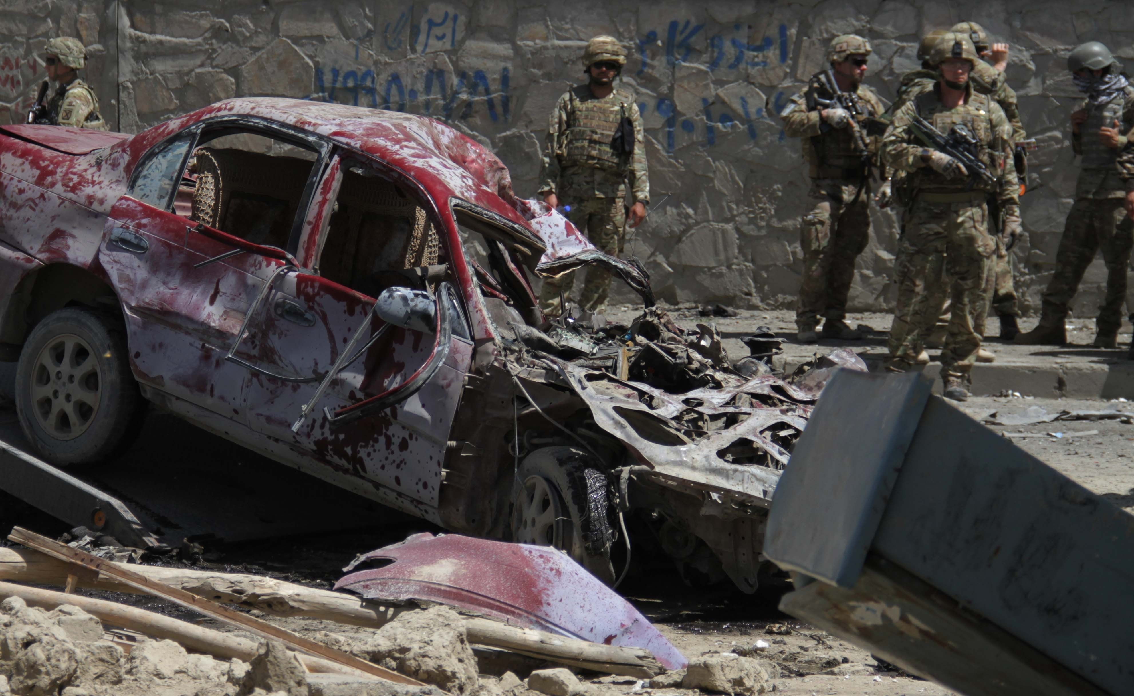 Cel putin 82 de civili morti in Siria, in urma unui bombardament asupra unui centru comercial aproape de Damasc