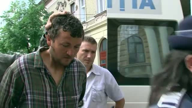 Dubla crima din Satu Mare. Barbatul care si-a ucis parintii le-a povestit vecinilor planul sau diabolic timp de o saptamana