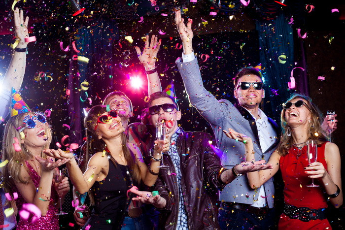 Farsa la care a fost supus un britanic, la petrecerea burlacilor. Toata lumea s-a oprit sa ii faca poze