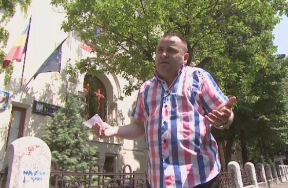 Ororile dintr-o scoala pentru copii cu dizabilitati, reclamate de un parinte la Minister. Fiul sau, taiat la gat cu un ciob