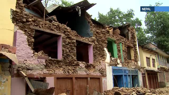 300.000 de oameni sunt inca izolati dupa ce pamantul s-a sfaramat sub ei. Adevarul din spatele fatadelor care au rezistat