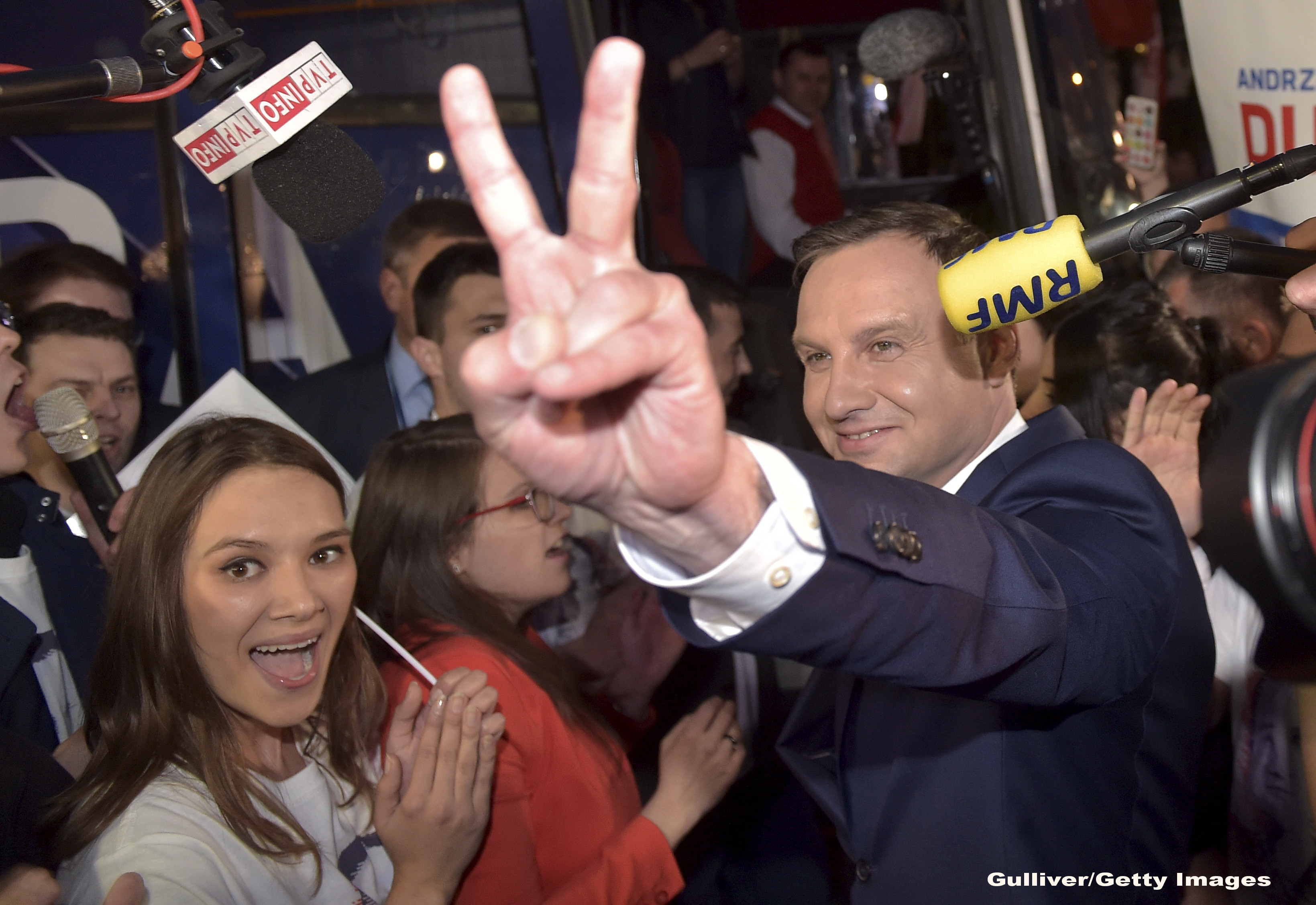 Preşedintele polonez propune interzicerea adopţiilor pentru cuplurile gay