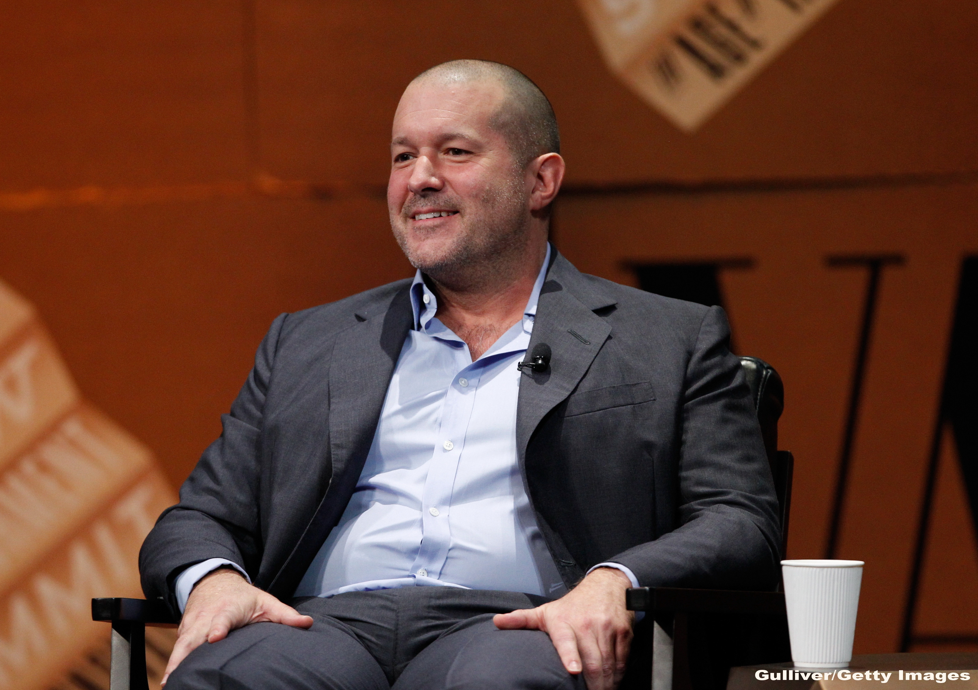 Gigantul Apple a inventat o functie noua doar pentru el. Cine este noul noul Chief Design Officer al companiei