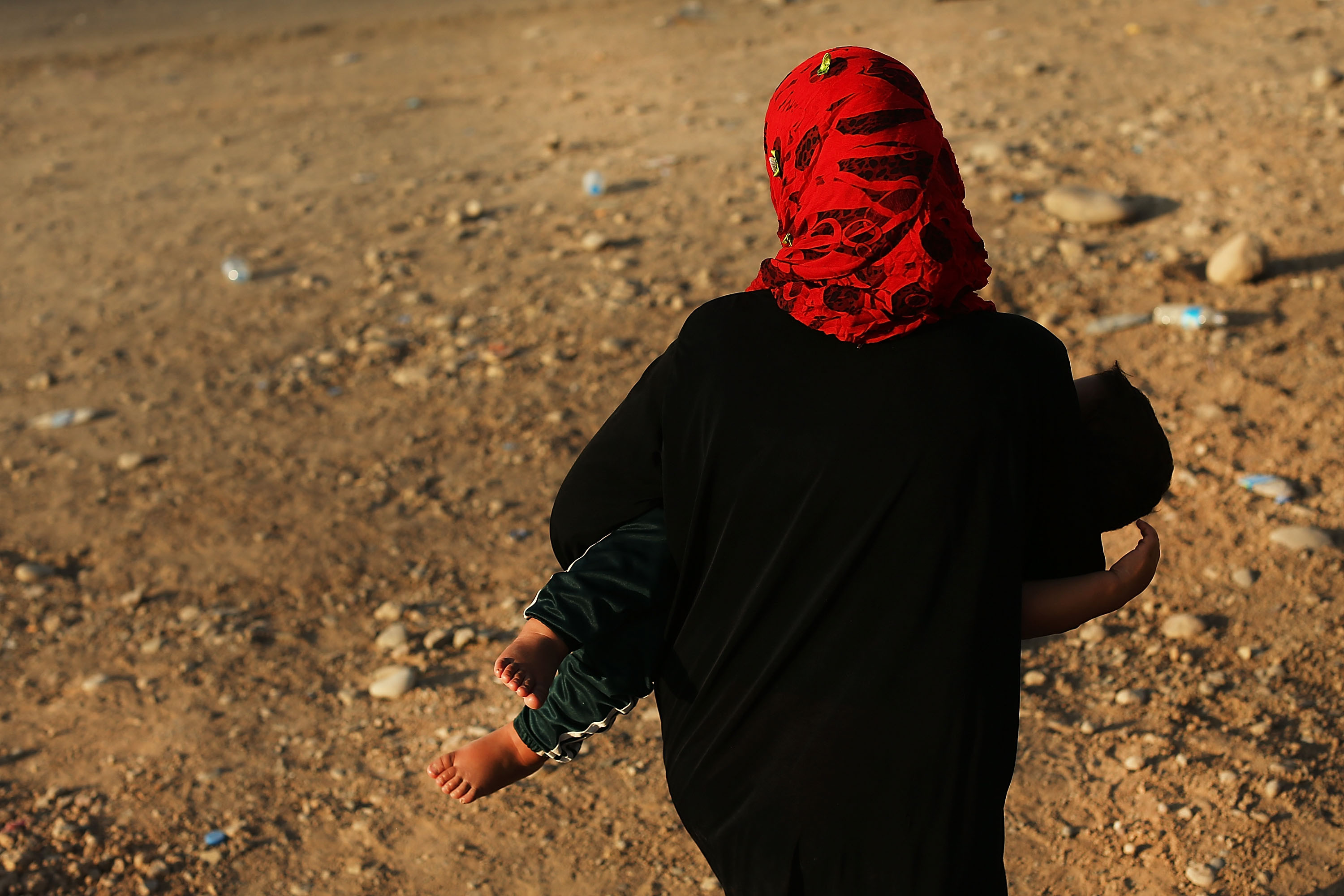 Statul Islamic a ars de vie o femeie pentru ca a refuzat sa ia parte la un "act sexual extrem". Cum se vand sclavele sexuale