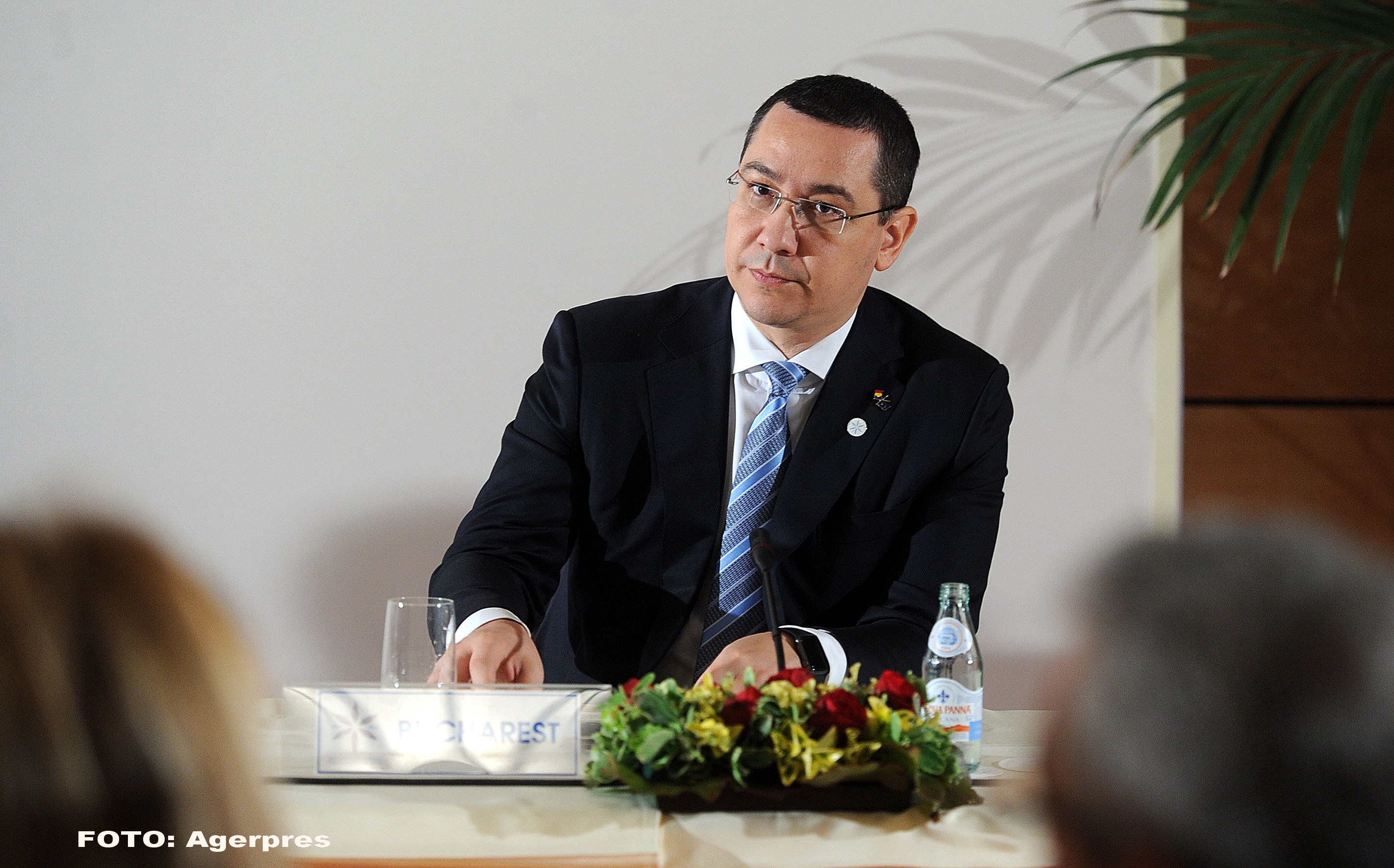 Victor Ponta: "Intelege cineva de ce face PNL motiuni pe care NU le voteaza nici macar membrii grupurilor lor parlamentare?"