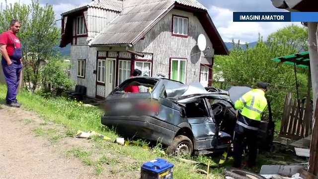 Zdrobiti de zidul unei case. Un cuplu din Suceava a murit pe loc dupa ce soferul a intrat pe contrasens