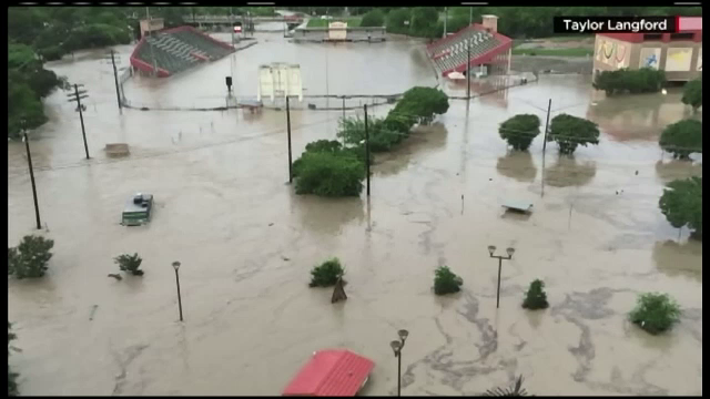 Inundatiile fac prapad in SUA: 16 oameni au murit, zeci de orase sunt sub ape. Autoritatile au declarat stare de calamitate