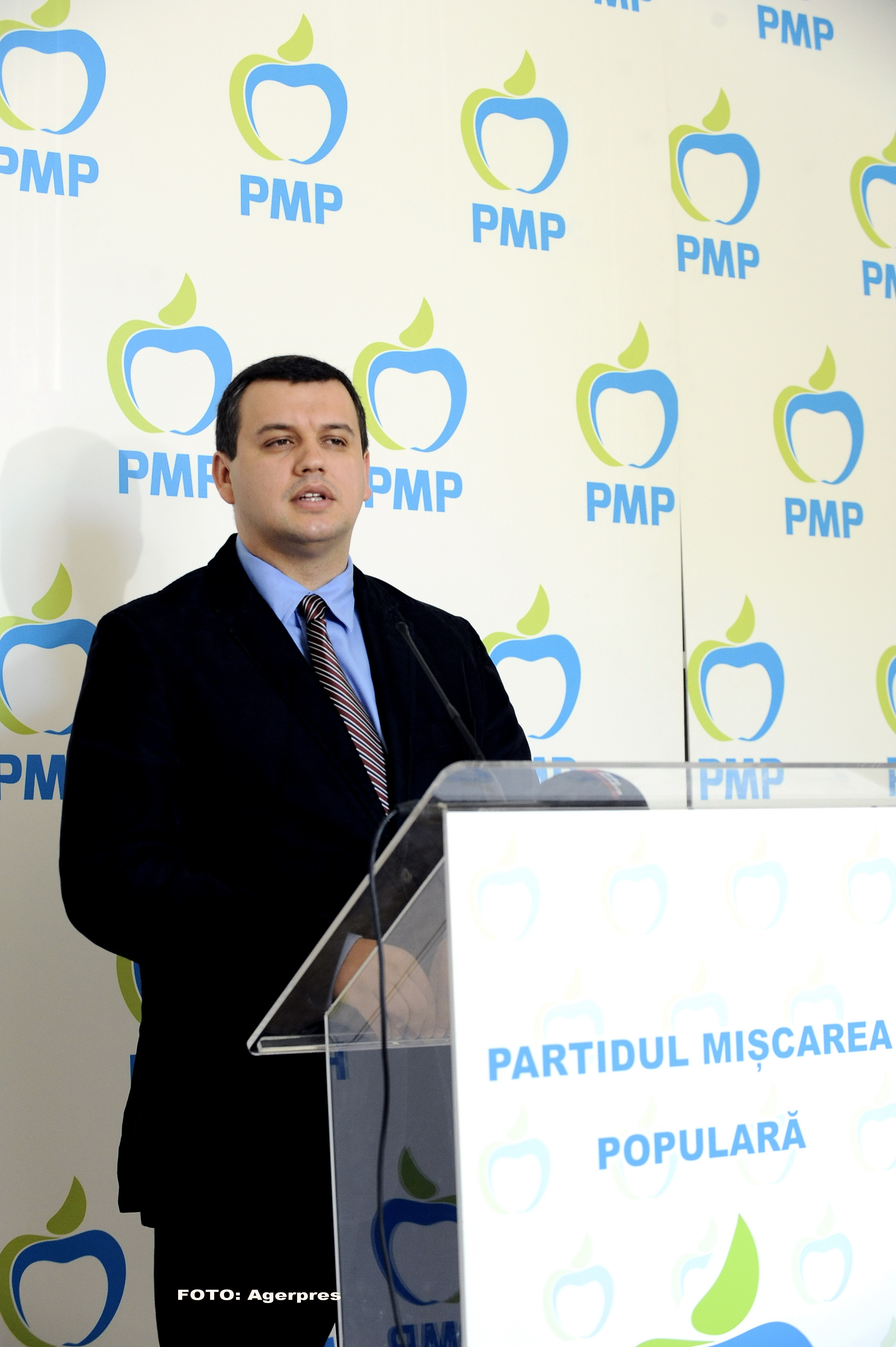 Motiunea de cenzura "Demite-l pe Victor Ponta" a fost citita in Parlament. Iohannis: "Ar fi un lucru bun, sa treaca"