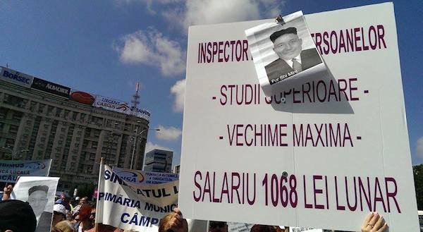 "Romania, trezeste-te!" Peste 500 de functionari protesteaza in fata Guvernului cerand salarii mai mari