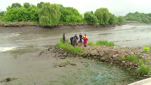 Moartea iubitei l-ar fi determinat sa se sinucida. Trecatorul care i-a gasit trupul, in stare de soc