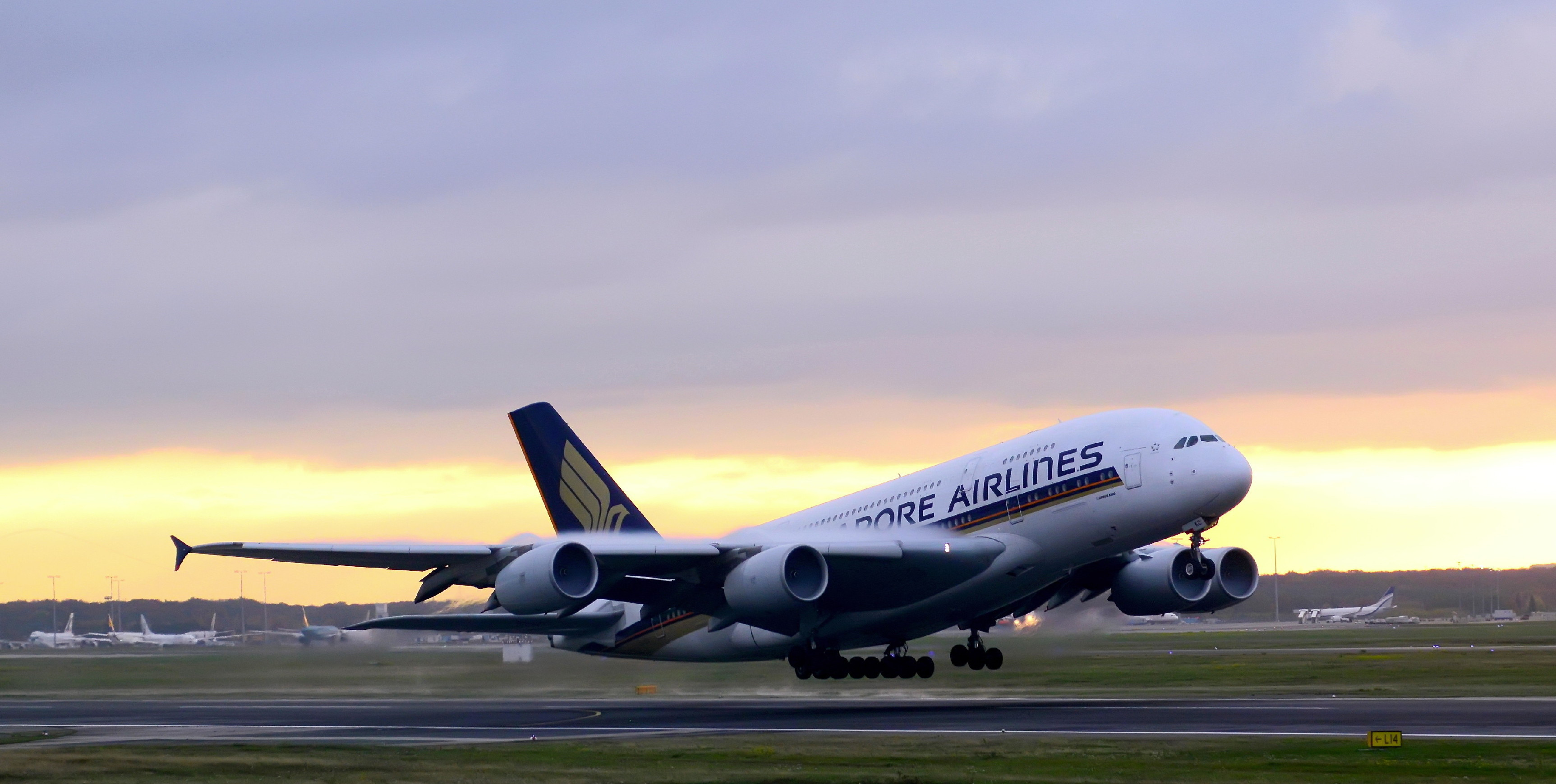 Avion al Singapore Airlines, disparut de pe radar dupa ce ambele motoare s-au oprit in timpul unei furtuni