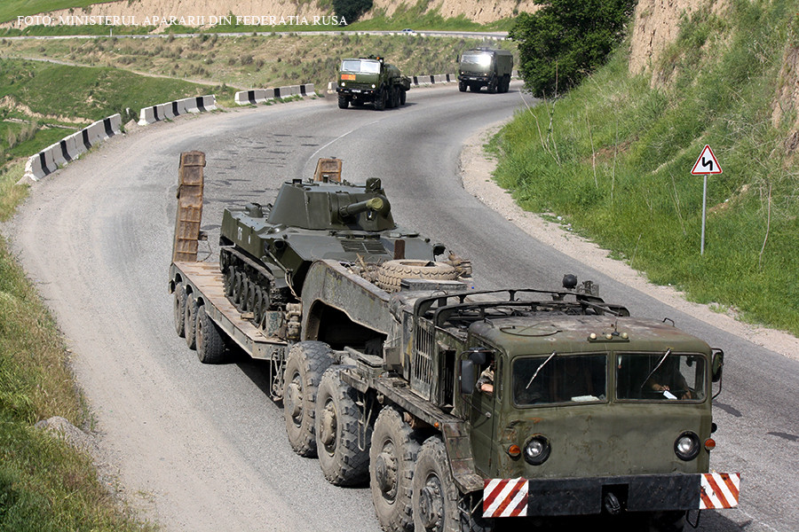 Rușii îi forțează pe ucraineni să le repare echipamentul militar, pentru că mecanicii lor nu sunt în stare