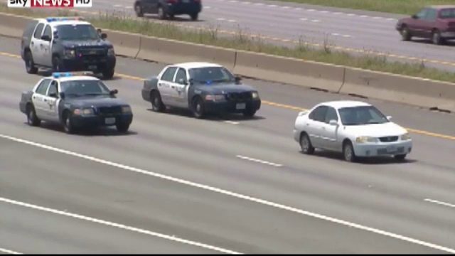 Urmarire "spectaculoasa", cu 20 km/h, pe soselele din SUA. Ce au gasit politistii in masina suspectului