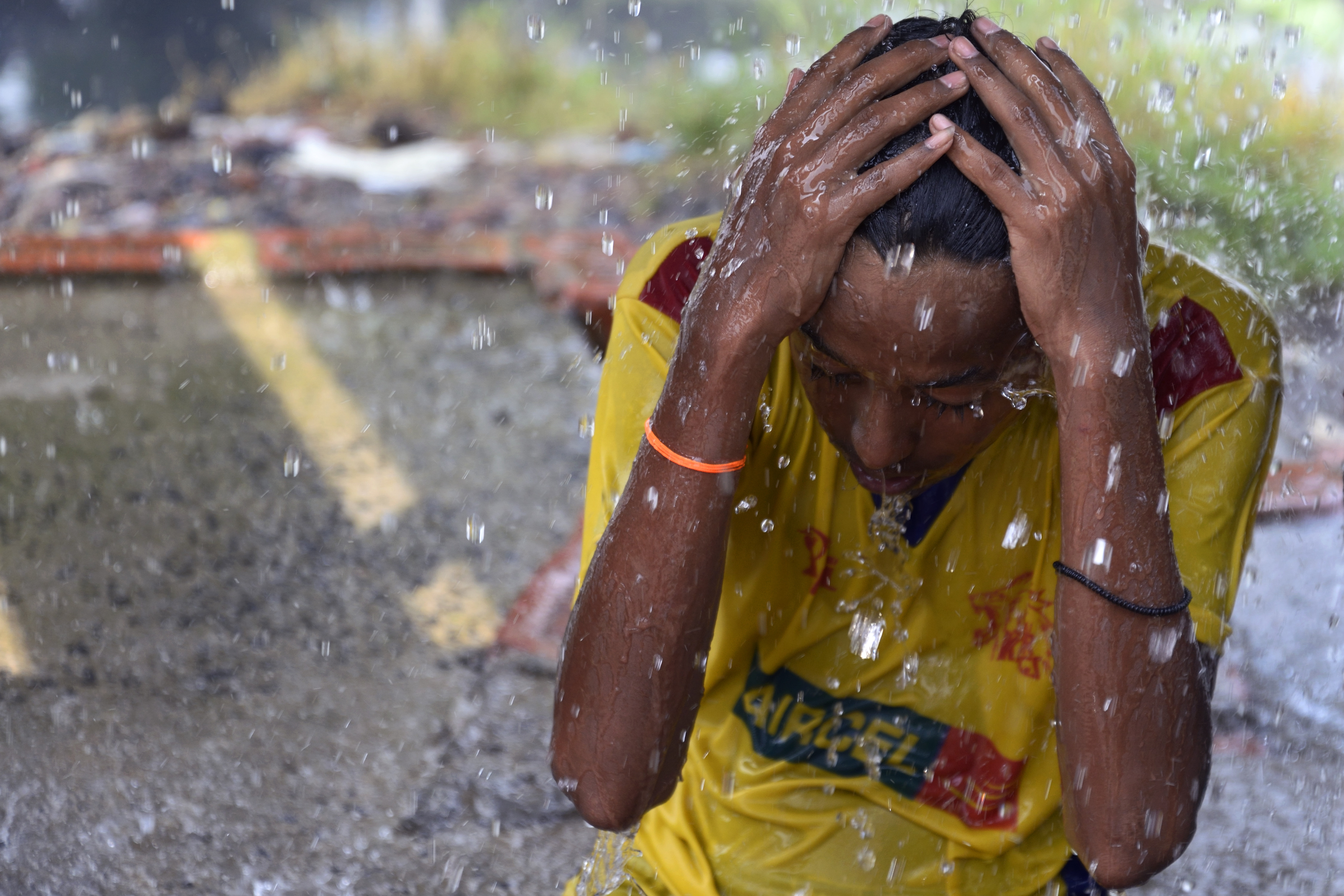 India, afectata in continuare de canicula distrugatoare: peste 1.800 de morti, spitale arhipline si strazi topite. VIDEO