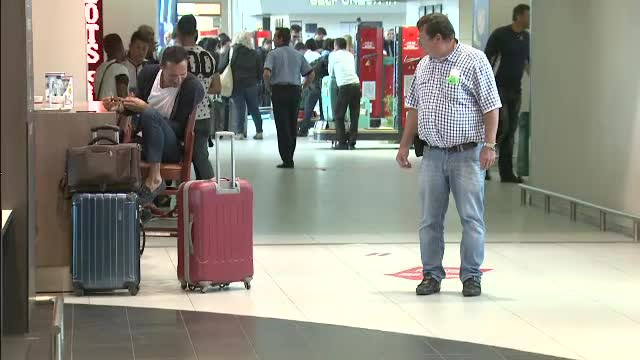 Reactia de milioane a calatorilor care s-au trezit langa acest geamantan. "Marcel Gentoiu" a ajuns la Aeroportul Otopeni