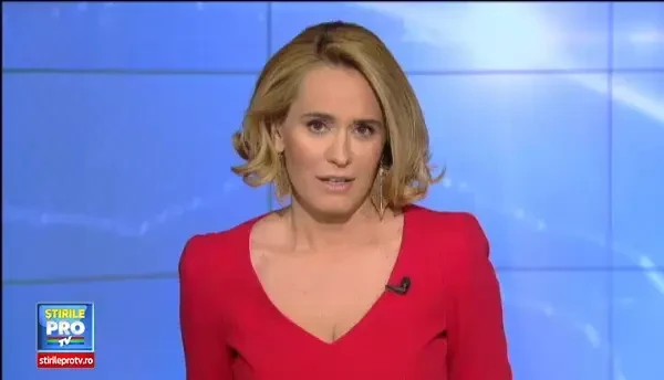 Bucuria tinerilor care au terminat liceul a invadat strazile Capitalei. Imagini de la parada cu pirati, indieni si majorete