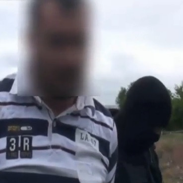 Tanara de 18 ani, abuzata sexual pe marginea drumului. Politistii au gasit la agresor imagini filmate in timpul violului