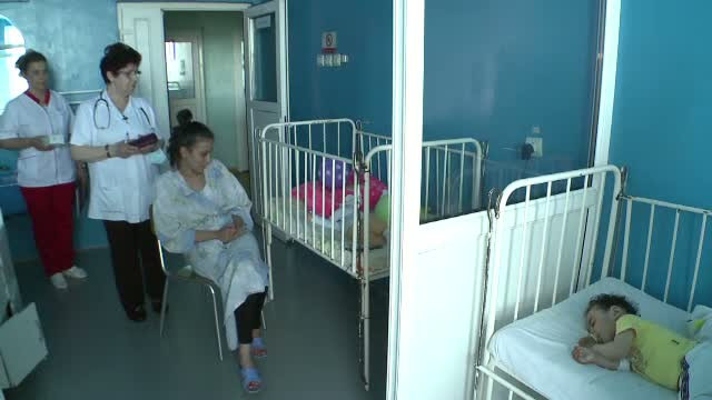 Sectia de pediatrie a spitalului din Slobozia, in grija a 3 medici aflati la varsta pensionarii.Solutia, pe masa Ministerului