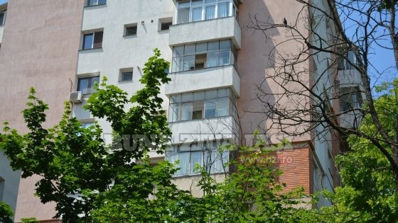 O studenta de la UMF Iasi a murit dupa ce a cazut de la etajul 7 al blocului in care locuia. Tanara s-ar fi sinucis