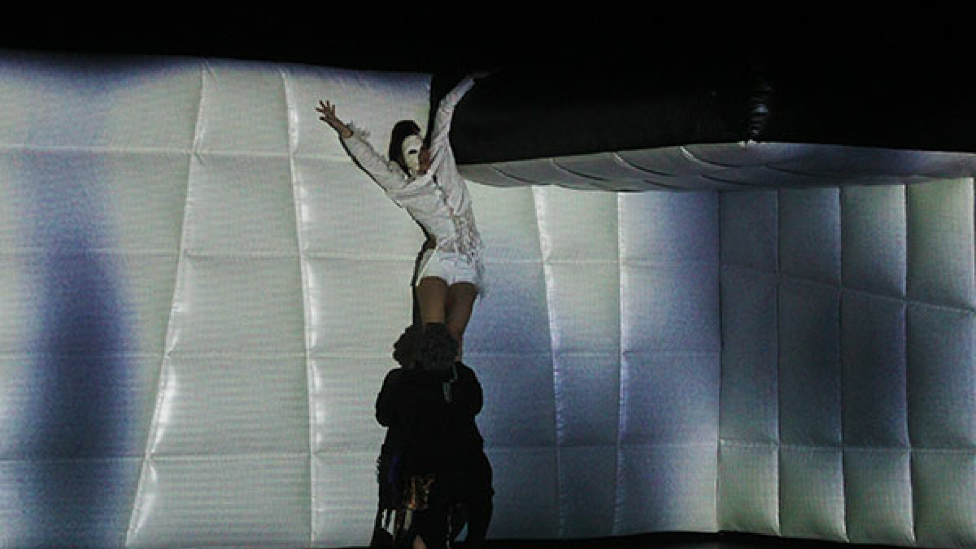 „Lacul Lebedelor” in deschiderea festivalului international de dans contemporan STEPS