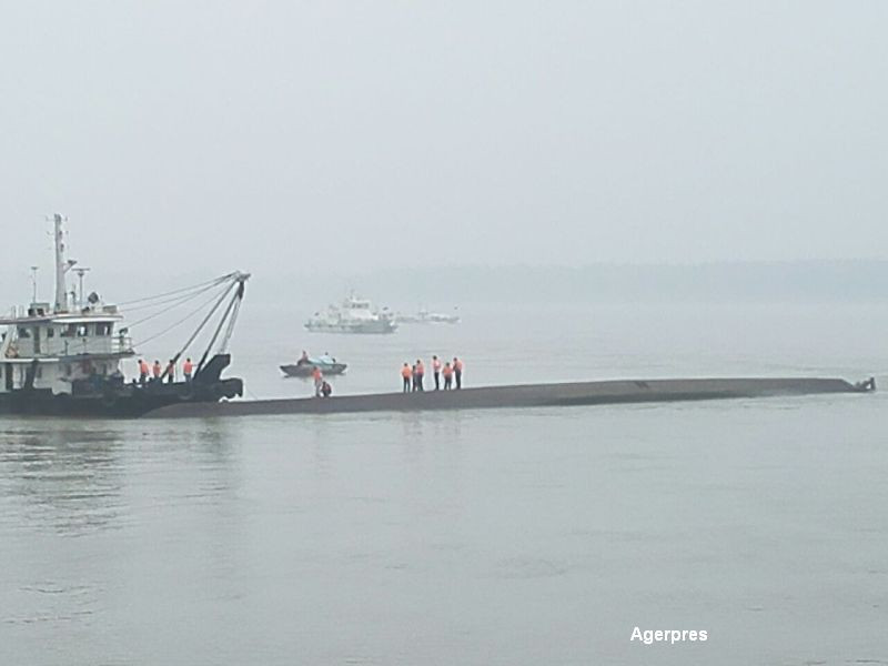 Tragedie in China. Autoritatile continua sa caute supravietuitori pe feribotul care s-a scufundat cu peste 450 de oameni