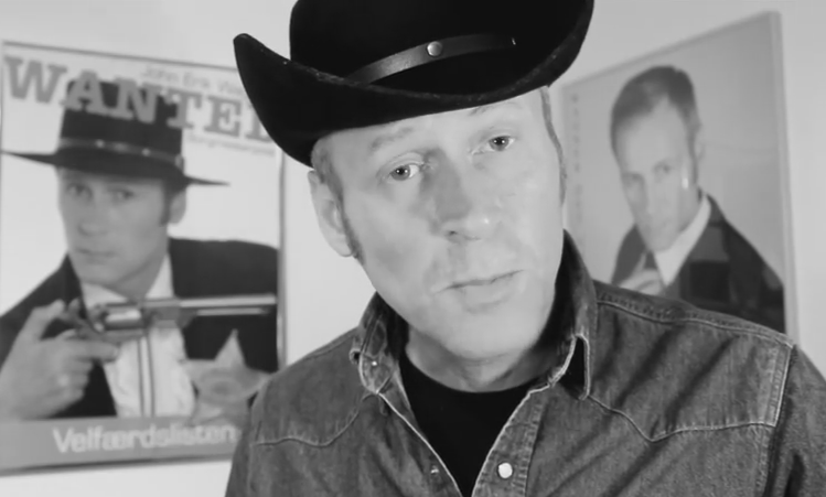 Campanie soc a unui politician danez pentru fotoliul de premier: a pozat complet gol, iar imaginea sa apare in toata capitala