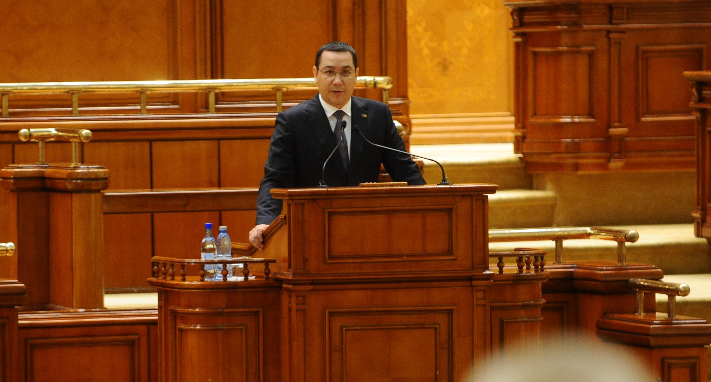 Ora Prim-Ministrului in Parlament. Ponta a gasit trei "provocari", dar e convins ca perspectiva economica e foarte buna