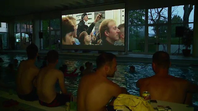 Sute de oameni au renuntat la haine si au urmarit un film in mod inedit. Surpriza festivalului TIFF din Cluj